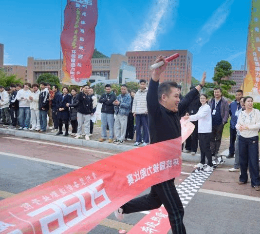 阳光体育润校园 青春奔跑赴热爱——买球体育官方网站2026年阳光体育运动正式启动