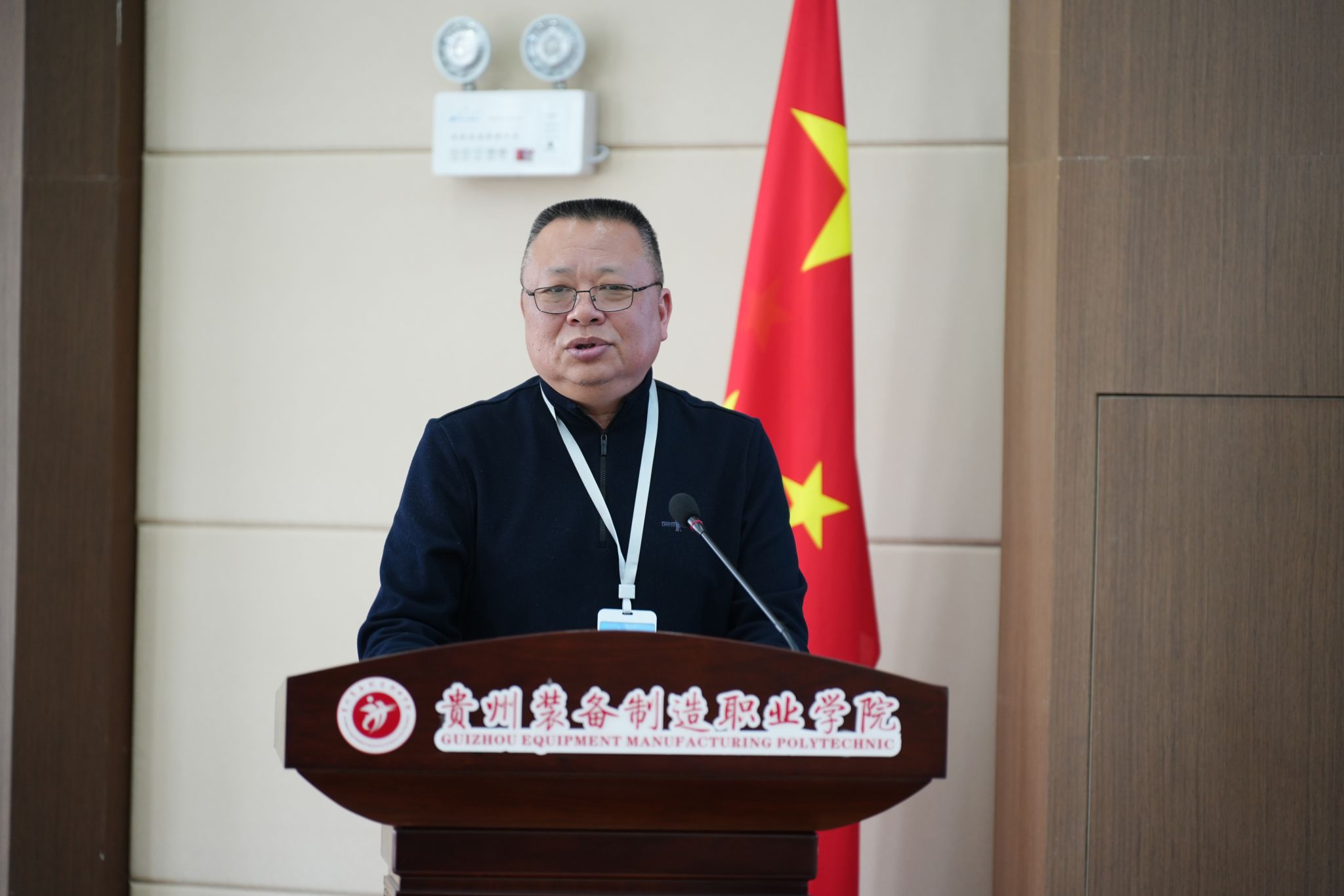 锚定“升本”目标 压实教学责任——买球官网2026年度教学重点工作目标责任书签订会议召开